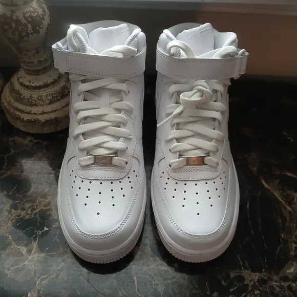 Nike Air Force 1 '07 Mid Streetwear/Lifestyle Shoes Size 7 Men/8.5 Women