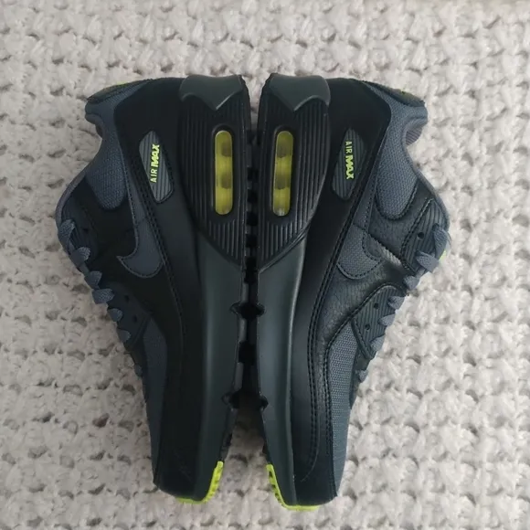 Nike Air Max 90 'Black Volt Dark Grey' size 6.5y