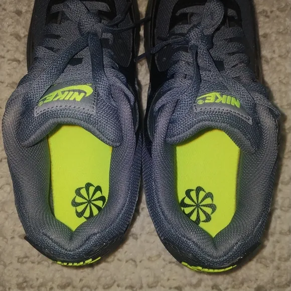 Nike Air Max 90 'Black Volt Dark Grey' size 6.5y