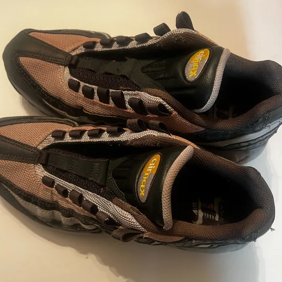 NIKE AIR MAX 95 SE REFLECTIVE AMARILLO BQ6523-001 Women Sz 8 Runners Sneakers