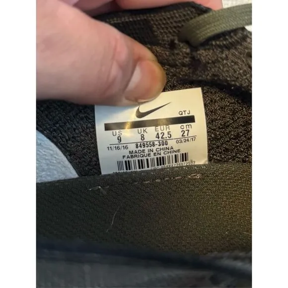 Nike Air Size 9 Women VaporMax Flyknit Olive Green 849558-300