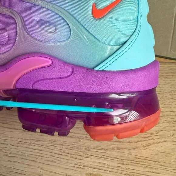 Nike Air Vapormax Plus Gradient Fuchsia/Crimson Women Sneakers - SZ 9