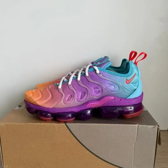 Nike Air Vapormax Plus Gradient Fuchsia/Crimson Women Sneakers - SZ 9