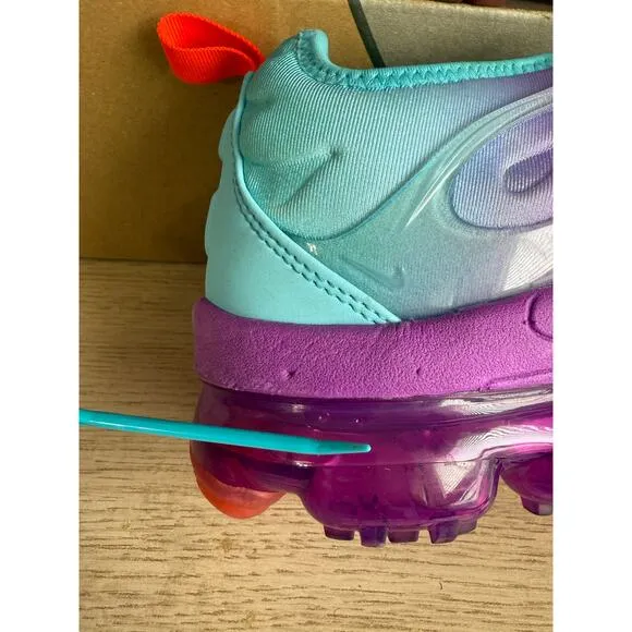 Nike Air Vapormax Plus Gradient Fuchsia/Crimson Women Sneakers - SZ 9