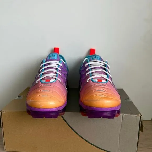 Nike Air Vapormax Plus Gradient Fuchsia/Crimson Women Sneakers - SZ 9