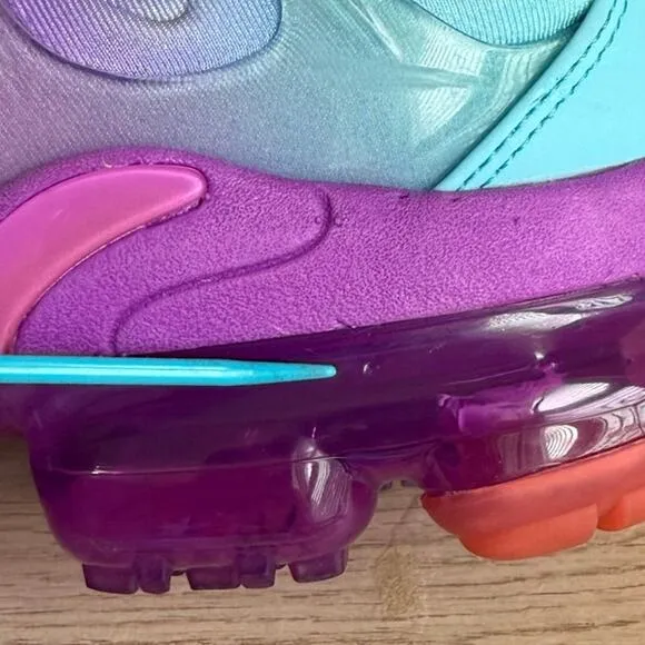 Nike Air Vapormax Plus Gradient Fuchsia/Crimson Women Sneakers - SZ 9