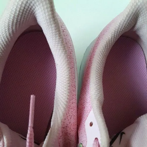 Nike Air Zoom Big Girl size 7Y Pink Sneaker