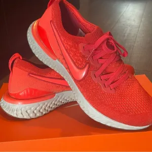 Nike epic react Flyknit 2 size 7Y Chile red