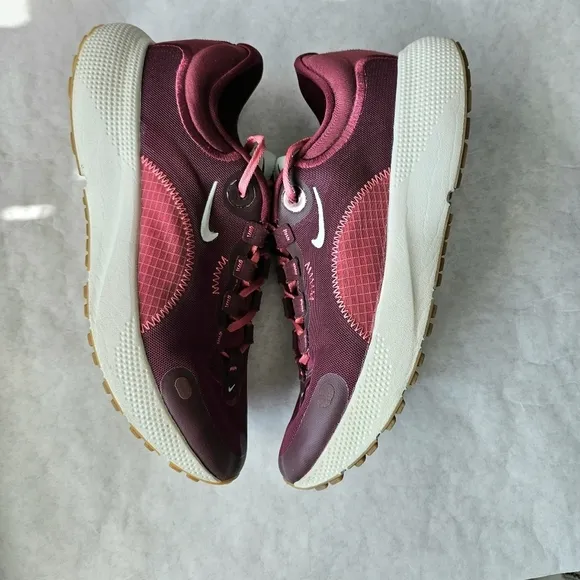 Nike Escape women running shoes beetroot