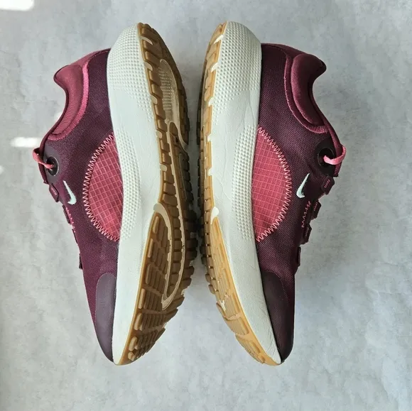 Nike Escape women running shoes beetroot