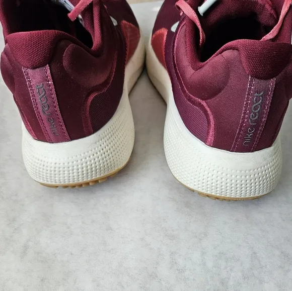 Nike Escape women running shoes beetroot