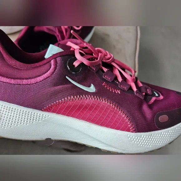 Nike Escape women running shoes beetroot