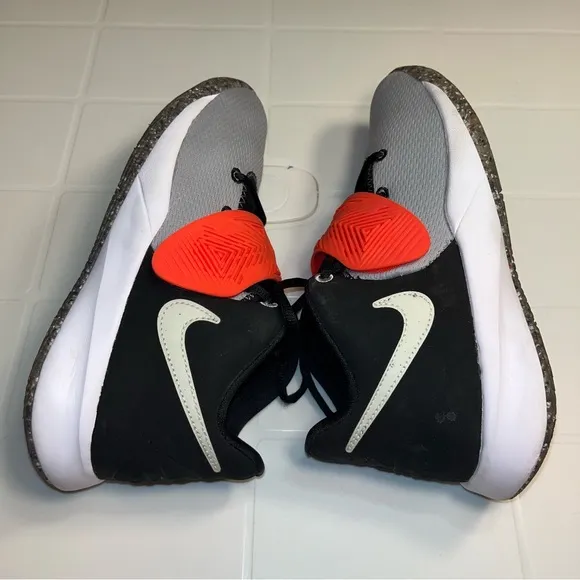 Nike Kyrie Flytrap III SE Boys Basketball Shoes CZ6567-001  Size 7Y women 8.5