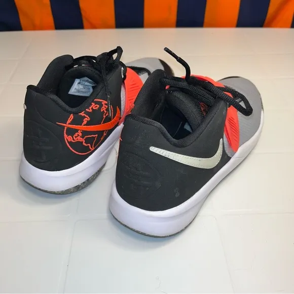 Nike Kyrie Flytrap III SE Boys Basketball Shoes CZ6567-001  Size 7Y women 8.5