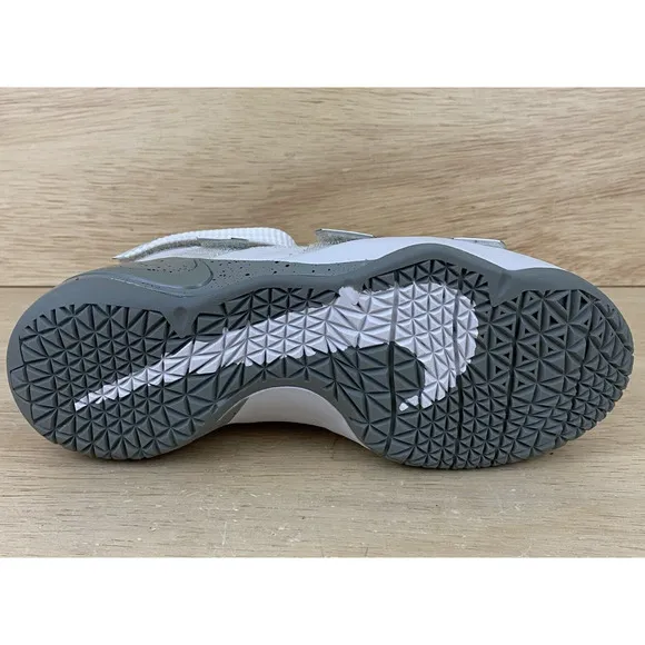 Nike Lebron Soldier XI 11 Basketball Shoes Gray Grey Youth Size 3.5Y or Women 5