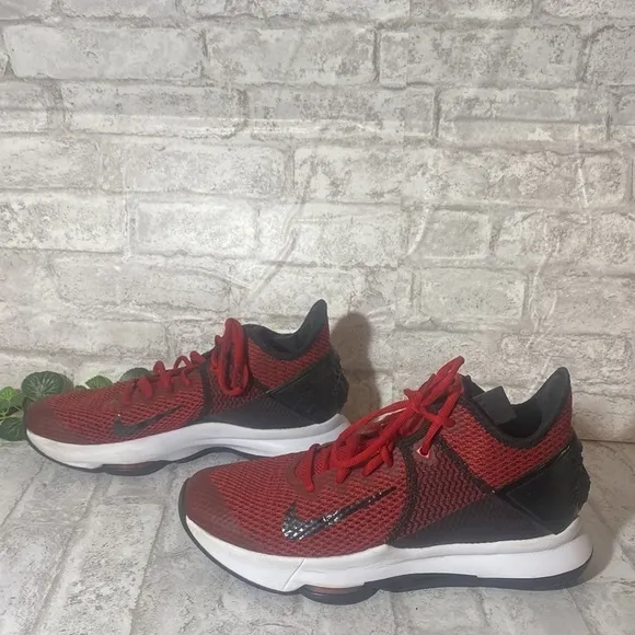 NIKE Lebron Witness 4s Red Black White Basketball shoes men’s 9
