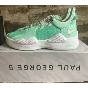 Nike PG 5 Play for the Future Green Glow Basketball Shoes Mens Size 6 Women 7.5