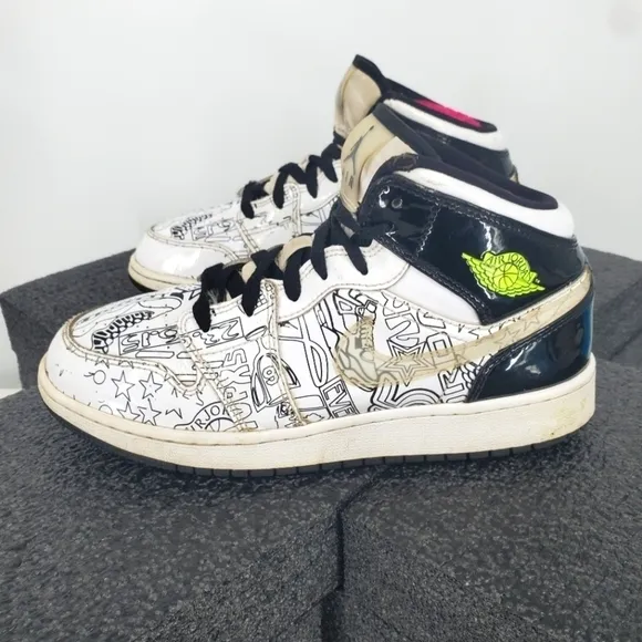 Nike Shoes 6 Youth 7.5 Women Air Jordan 1 Mid SE White Black DC4099-100
