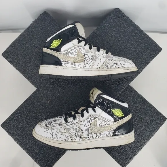 Nike Shoes 6 Youth 7.5 Women Air Jordan 1 Mid SE White Black DC4099-100