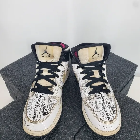 Nike Shoes 6 Youth 7.5 Women Air Jordan 1 Mid SE White Black DC4099-100