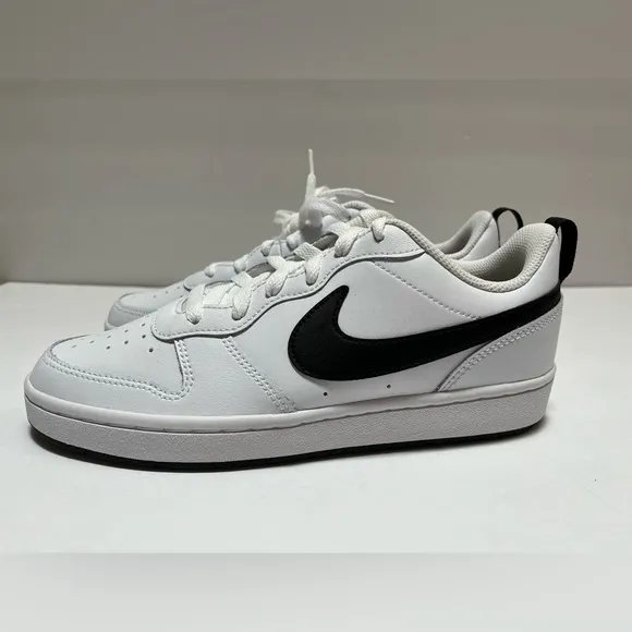 Nike shoes 7Y(women 7.5 or 8)