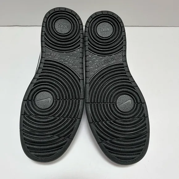 Nike shoes 7Y(women 7.5 or 8)