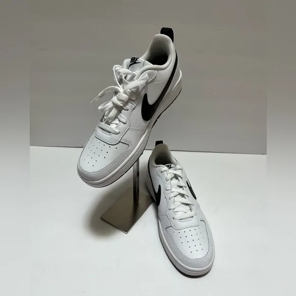 Nike shoes 7Y(women 7.5 or 8)