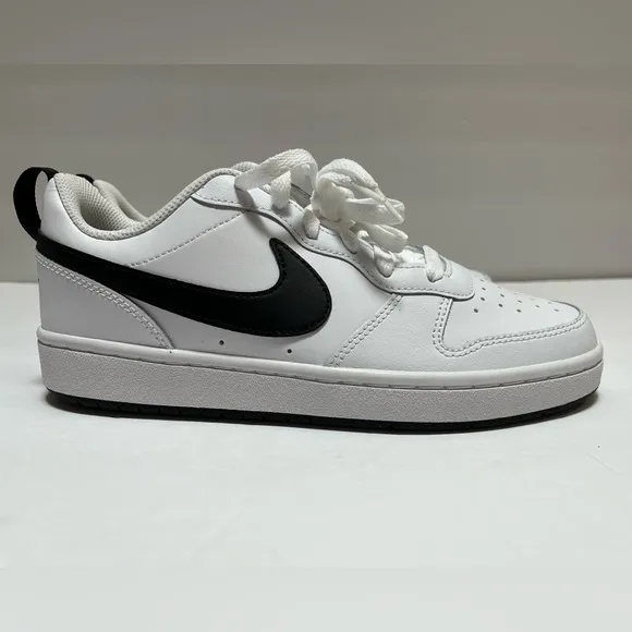 Nike shoes 7Y(women 7.5 or 8)