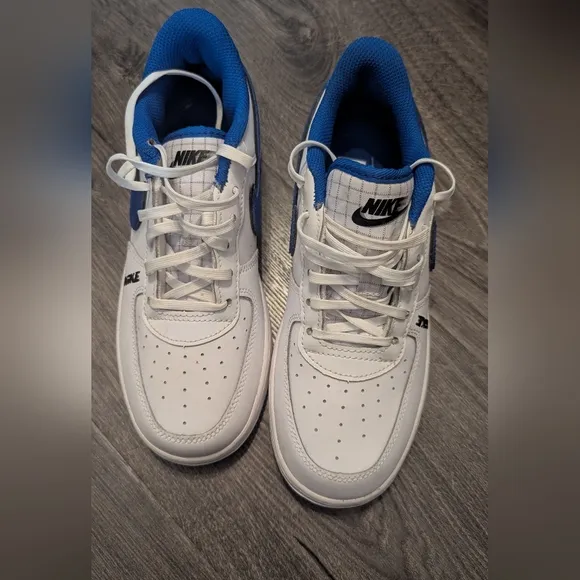 Nike shoes- youth 2.5