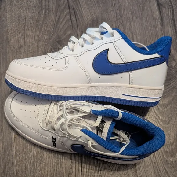 Nike shoes- youth 2.5
