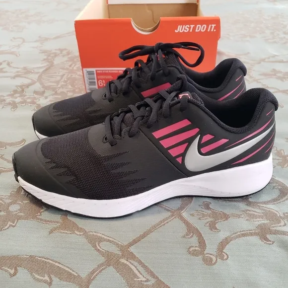 Nike Star Runner (GS) Black Metallic Silver Shoes Women Size 8