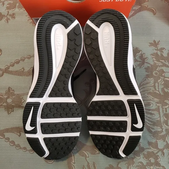 Nike Star Runner (GS) Black Metallic Silver Shoes Women Size 8