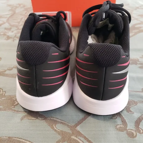 Nike Star Runner (GS) Black Metallic Silver Shoes Women Size 8