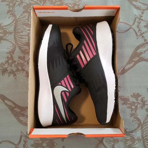 Nike Star Runner (GS) Black Metallic Silver Shoes Women Size 8