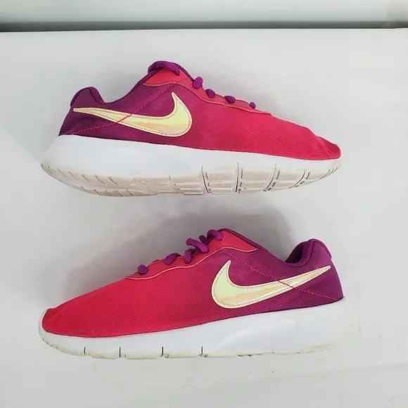 Nike Tanjun Size 5 Youth 6.5 Women Shoes Iridescent Pink Hyper Violet Purple