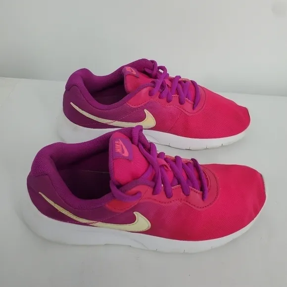 Nike Tanjun Size 5 Youth 6.5 Women Shoes Iridescent Pink Hyper Violet Purple