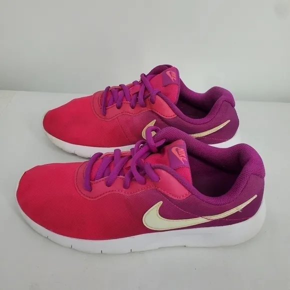 Nike Tanjun Size 5 Youth 6.5 Women Shoes Iridescent Pink Hyper Violet Purple