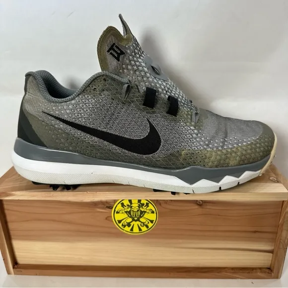 Nike Tiger Woods TW 15 Metallic Silver Golf Shoes 704884-002 Men Size 8.5 (Read)