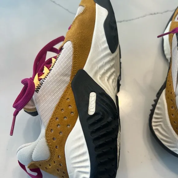 Nike Women Jordan Delta React Chutney‎ Light Orewood Brown Purple Women size 7.5