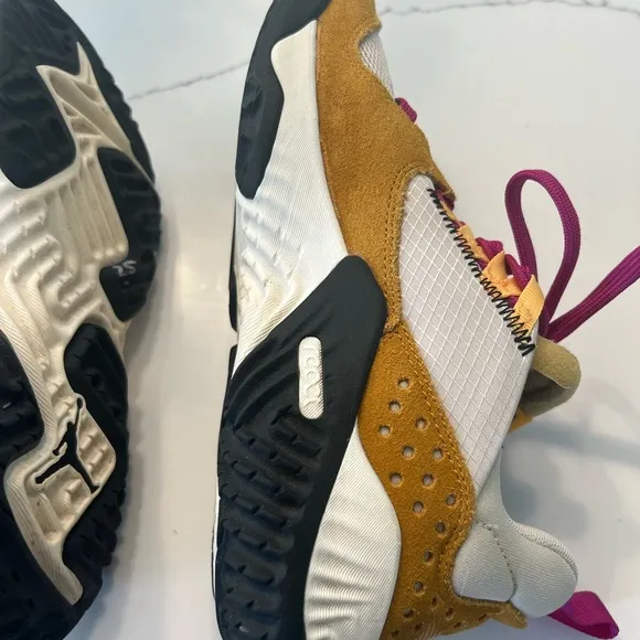 Nike Women Jordan Delta React Chutney‎ Light Orewood Brown Purple Women size 7.5