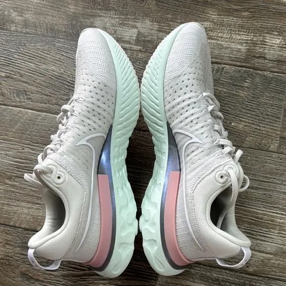 Nike Women React Infinity Run Flyknit 2 'Platinum Tint', Size 10