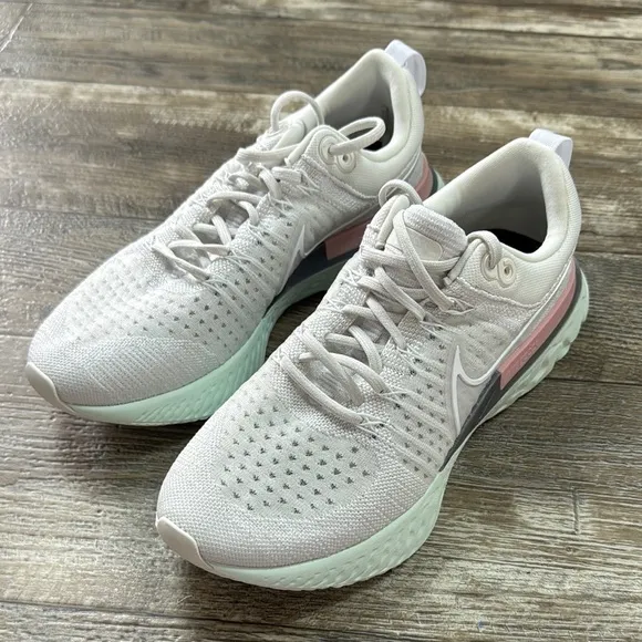 Nike Women React Infinity Run Flyknit 2 'Platinum Tint', Size 10