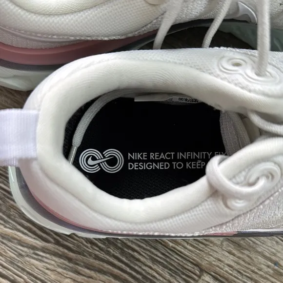Nike Women React Infinity Run Flyknit 2 'Platinum Tint', Size 10