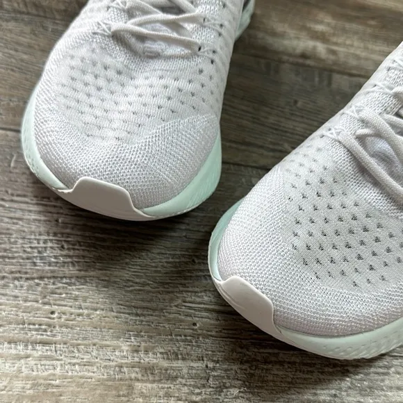 Nike Women React Infinity Run Flyknit 2 'Platinum Tint', Size 10
