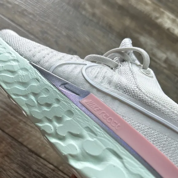 Nike Women React Infinity Run Flyknit 2 'Platinum Tint', Size 10
