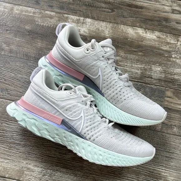 Nike Women React Infinity Run Flyknit 2 'Platinum Tint', Size 10