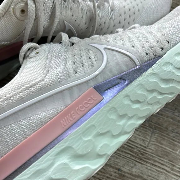 Nike Women React Infinity Run Flyknit 2 'Platinum Tint', Size 10