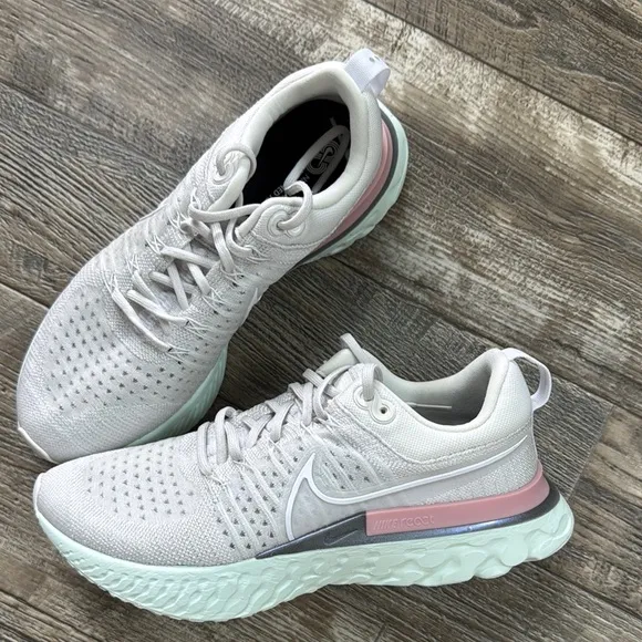 Nike Women React Infinity Run Flyknit 2 'Platinum Tint', Size 10
