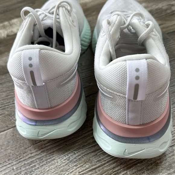 Nike Women React Infinity Run Flyknit 2 'Platinum Tint', Size 10