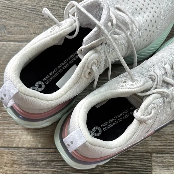 Nike Women React Infinity Run Flyknit 2 'Platinum Tint', Size 10